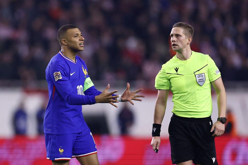 张伯霖谈摇篮舞庆祝：是庆祝我家两只小狗出生